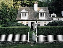 House w-Pickett Fence